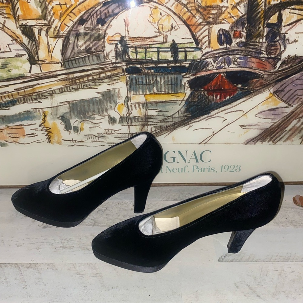 YVES SAINT LAURENT Vintage Black Velvet Heels